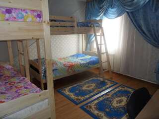 Гостиница Гостевой дом Мадагаскар Улан-Удэ Спальное место на двухъярусной кровати в общем номере для мужчин и женщин-1