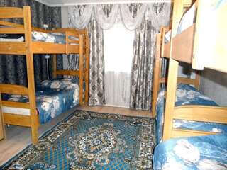 Гостиница Гостевой дом Мадагаскар Улан-Удэ Спальное место на двухъярусной кровати в общем номере для мужчин и женщин-1