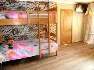 Гостиница Гостевой дом Мадагаскар Улан-Удэ Спальное место на двухъярусной кровати в общем номере для мужчин и женщин-10