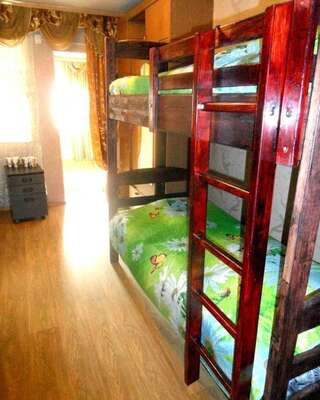 Гостиница Гостевой дом Мадагаскар Улан-Удэ Спальное место на двухъярусной кровати в общем номере для мужчин и женщин-7