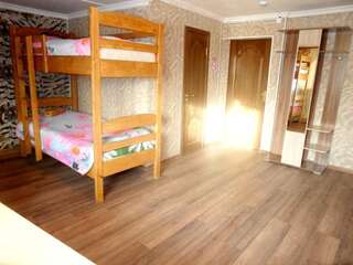 Гостиница Гостевой дом Мадагаскар Улан-Удэ Спальное место на двухъярусной кровати в общем номере для мужчин и женщин-8