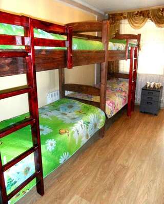Гостиница Гостевой дом Мадагаскар Улан-Удэ Спальное место на двухъярусной кровати в общем номере для мужчин и женщин-6