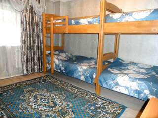 Гостиница Гостевой дом Мадагаскар Улан-Удэ Спальное место на двухъярусной кровати в общем номере для мужчин и женщин-3